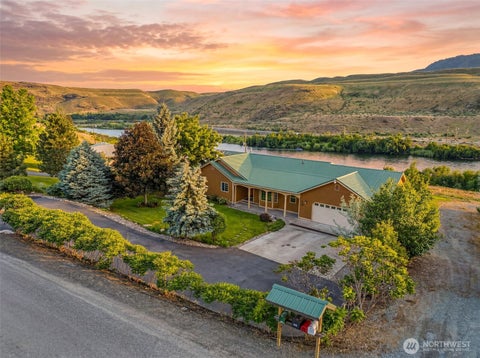 Photo of 105 Bill Shaw Road, Pateros, WA 98846 (MLS # 2535364)
