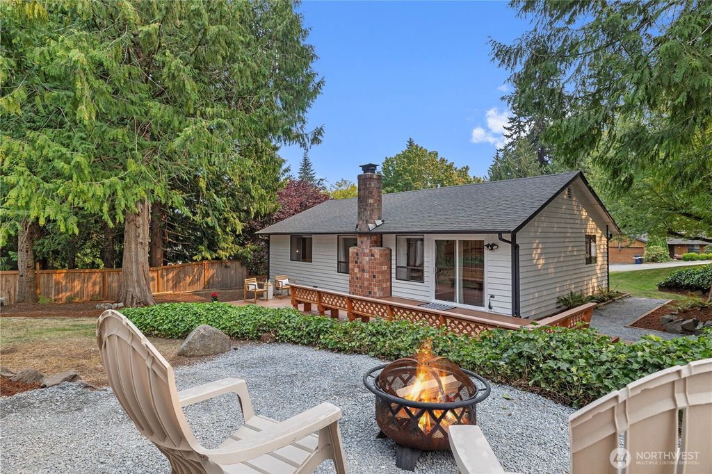 Photo of 305 161st Place SE, Bothell, WA 98012 (MLS # 2426438)