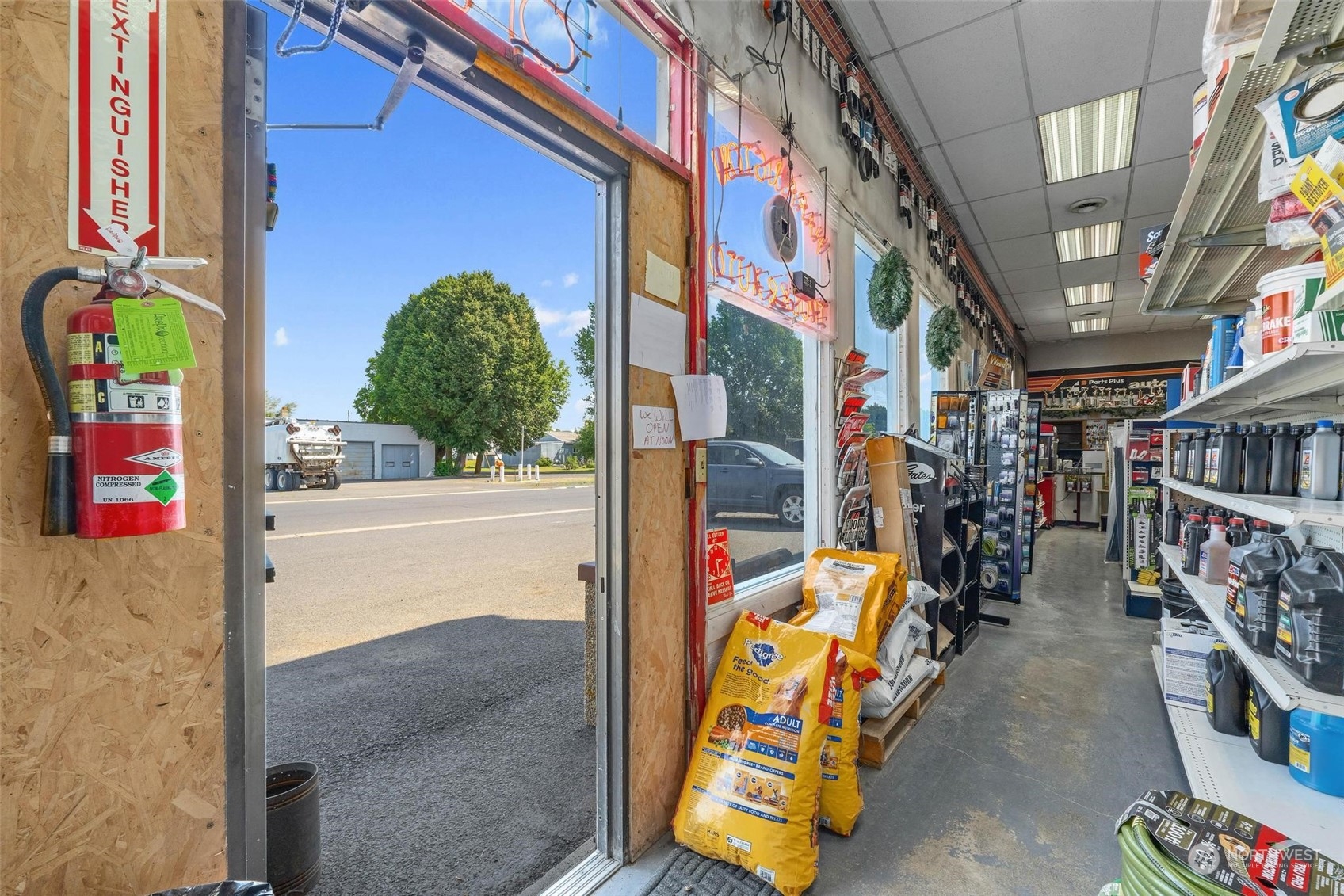 502 W Main