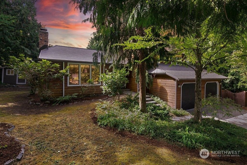Photo of 8005 NE 120th Street, Kirkland, WA 98034 (MLS # 2153466)