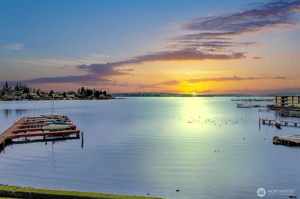 Photo of 4437 Lake Washington Boulevard NE #302, Kirkland, WA 98033 (MLS # 2477540)