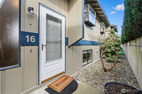 Photo of 110 19th Avenue SE #16, Puyallup, WA 98372 (MLS # 2588309)