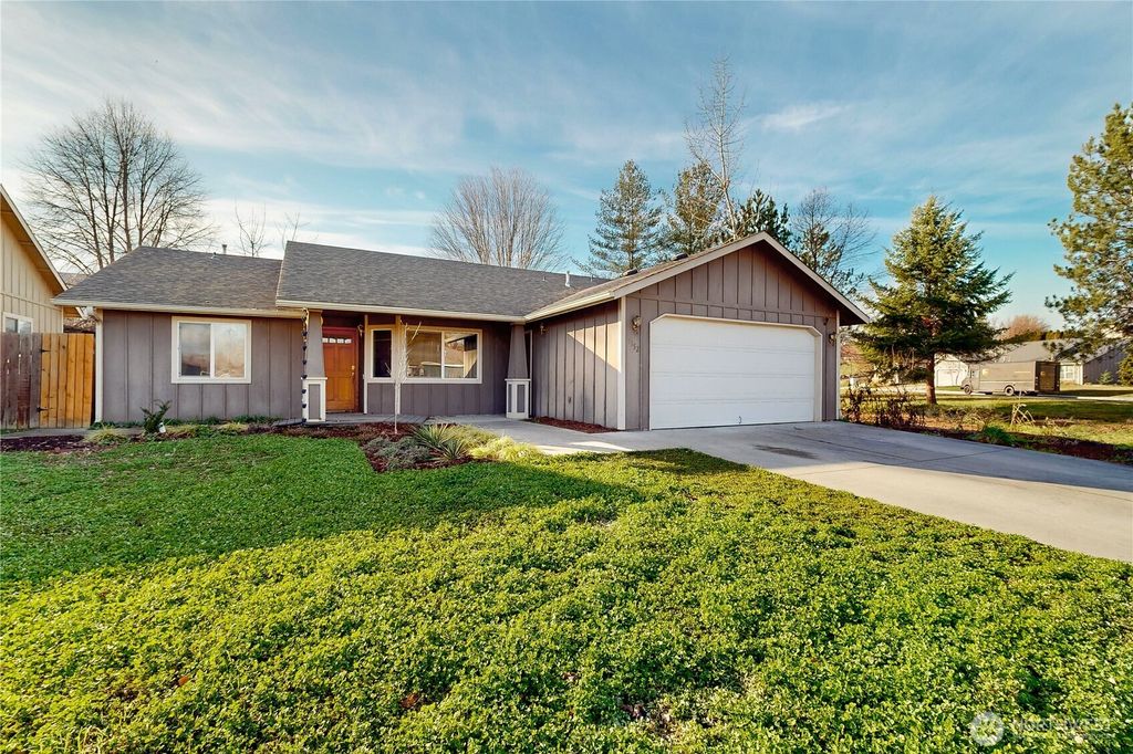 Photo of 1152 SE Falbo Drive, College Place, WA 99324 (MLS # 2465538)