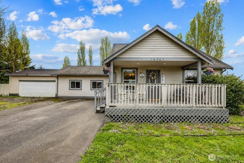 Photo of 18005 Iris Place SW, Rochester, WA 98579 (MLS # 2555830)