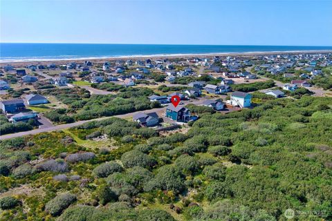 1160 Greenview Avenue SW Ocean Shores WA 98569