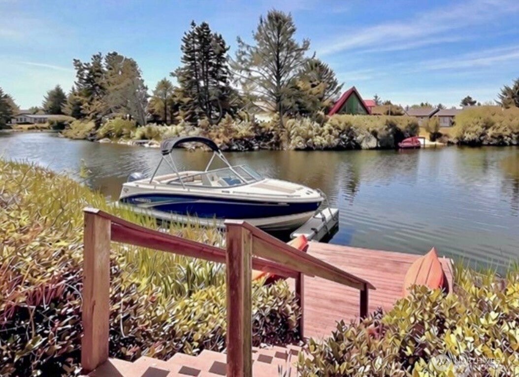 137 N Razor Clam Drive SW