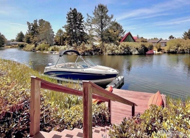 137 N Razor Clam Drive SW