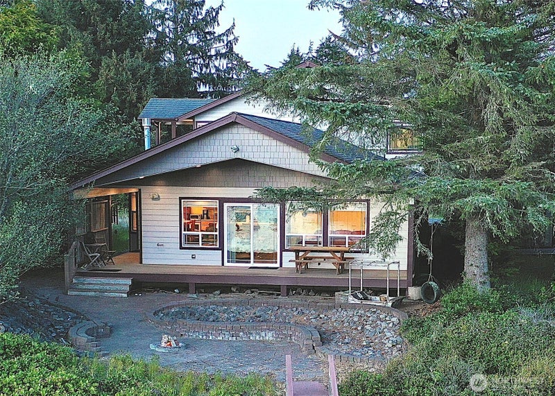 137 N Razor Clam Drive SW
