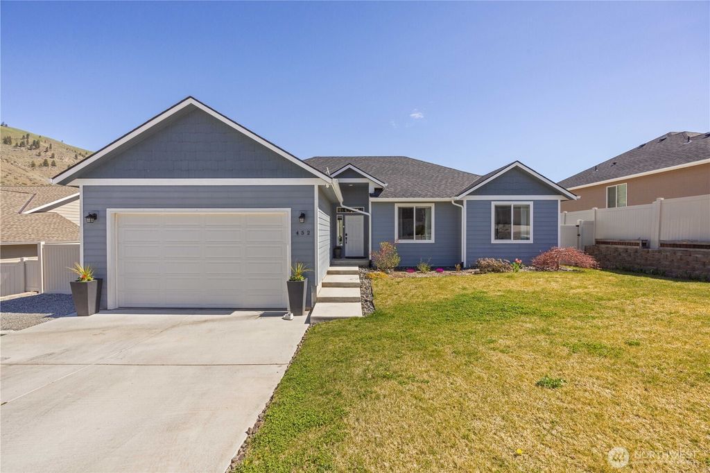 Photo of 452 Spring View Place, Chelan, WA 98816 (MLS # 2503118)