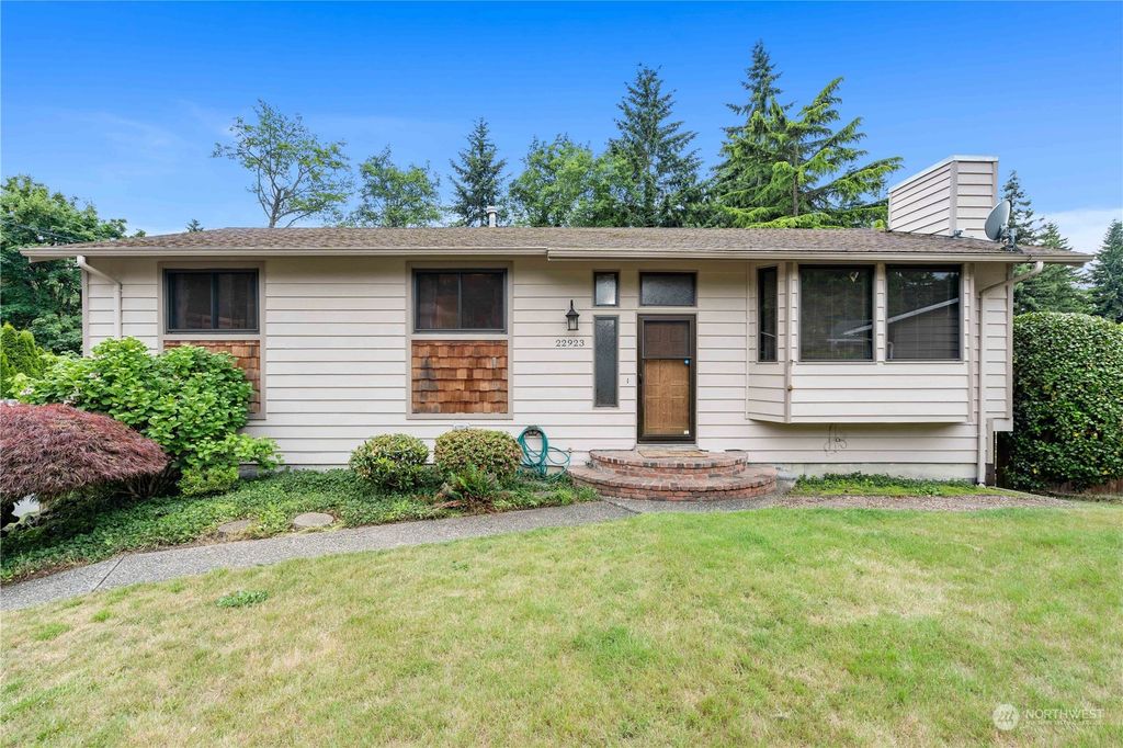 Photo of 22923 23rd Place S, Des Moines, WA 98198 (MLS # 2102003)