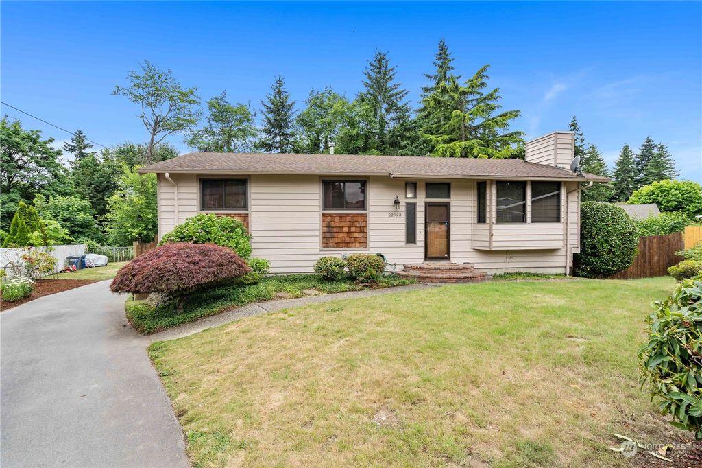 Photo of 22923 23rd Place S, Des Moines, WA 98198 (MLS # 2102003)