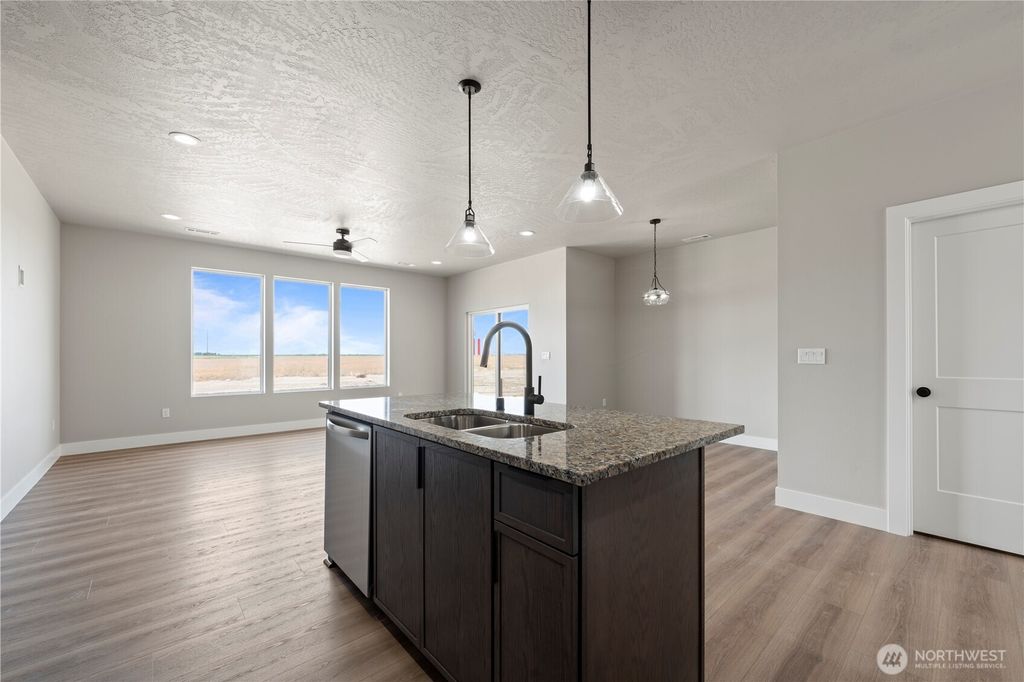 Photo of 4324 W Surf Scoter Street, Moses Lake, WA 98837 (MLS # 2520010)