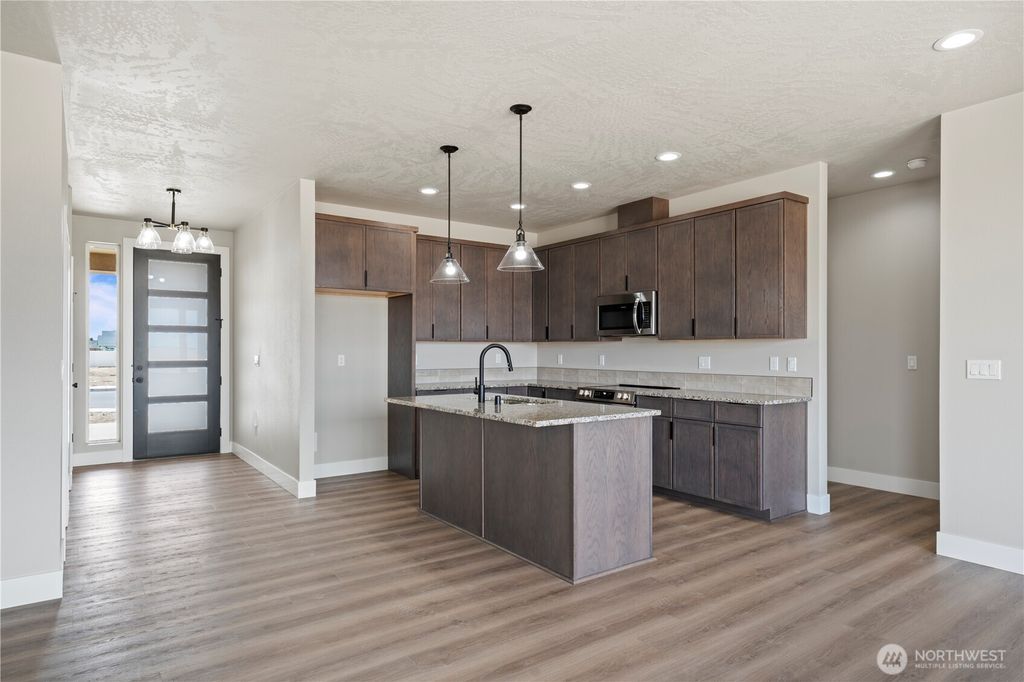 Photo of 4324 W Surf Scoter Street, Moses Lake, WA 98837 (MLS # 2520010)