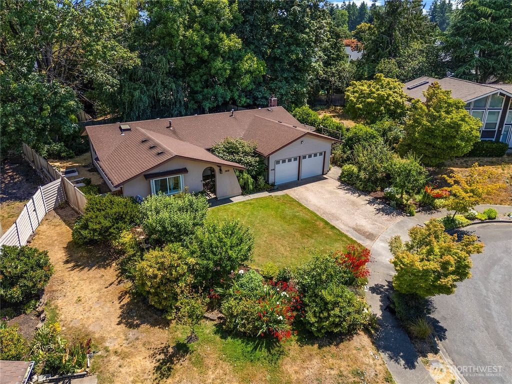 Photo of 1908 SE 21st Place, Renton, WA 98055 (MLS # 2407087)