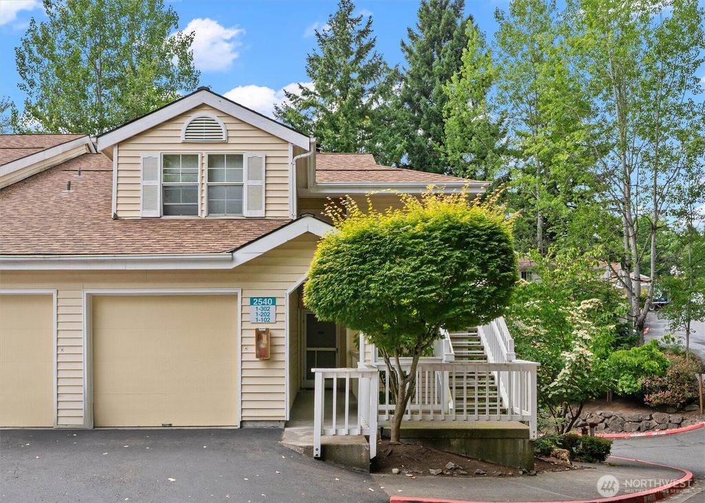 Photo of 2540 118th Avenue SE #202, Bellevue, WA 98005 (MLS # 2478621)