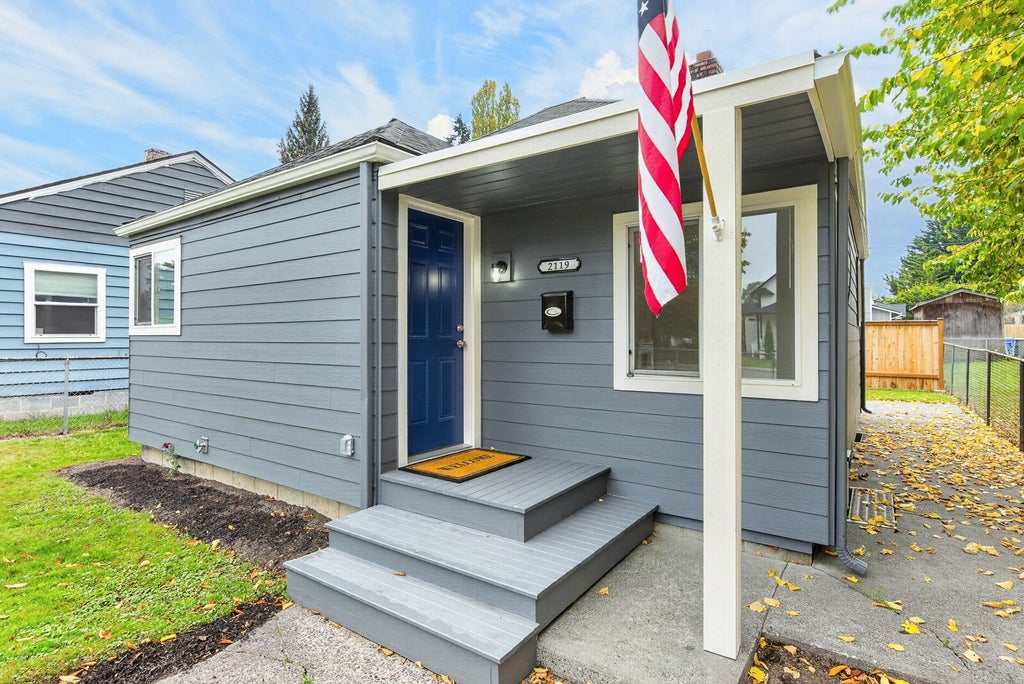 Photo of 2119 Walnut Street #B, Everett, WA 98201 (MLS # 2597797)