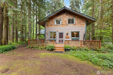 Photo of 6989 Snoqualmie Place, Glacier, WA 98244 (MLS # 2517681)