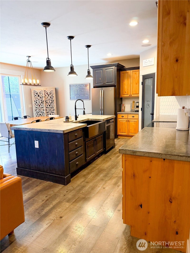 255 Parkside Loop