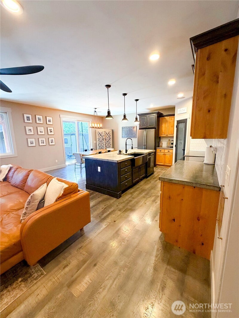255 Parkside Loop