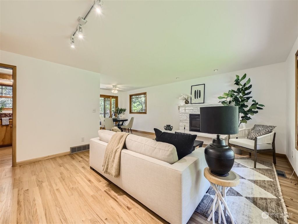 Photo of 3020 NE 176th St, Lake Forest Park, WA 98155 (MLS # 2217778)