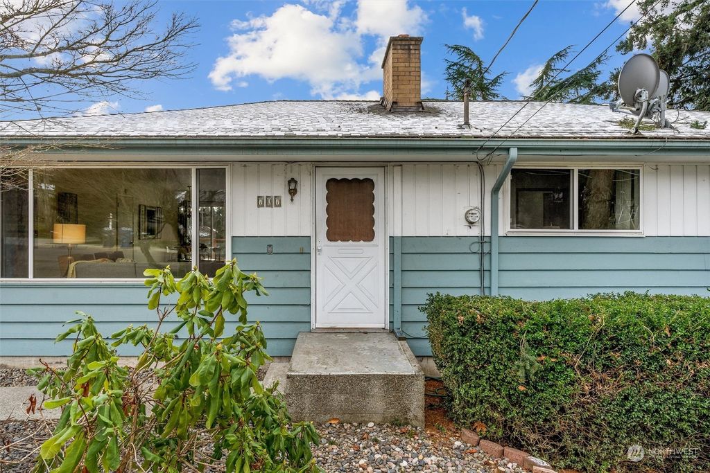 Photo of 707 SW 126th Street, Burien, WA 98146 (MLS # 2191347)