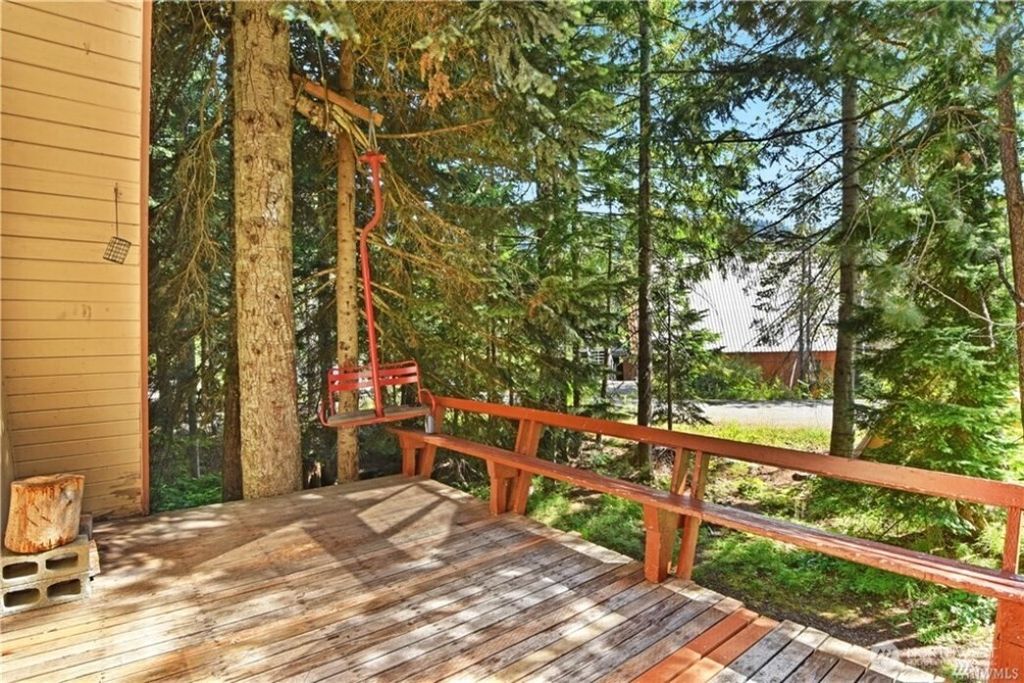Photo of 10 Olson Drive N, Snoqualmie Pass, WA 98068 (MLS # 2526065)