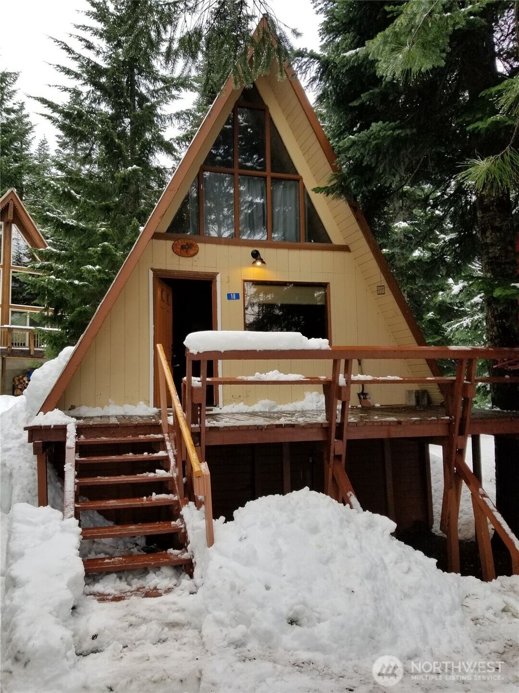 Photo of 10 Olson Drive N, Snoqualmie Pass, WA 98068 (MLS # 2526065)