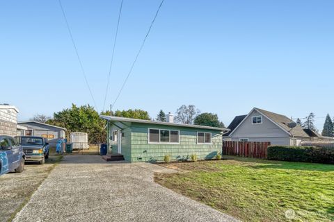 Photo of 98056 768 Dayton Avenue NE, Renton, WA 98056 (MLS # 2471507)