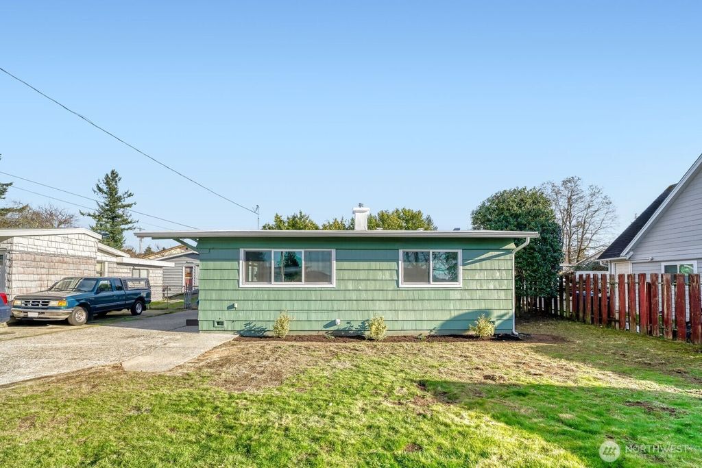 Photo of 98056 768 Dayton Avenue NE, Renton, WA 98056 (MLS # 2471507)