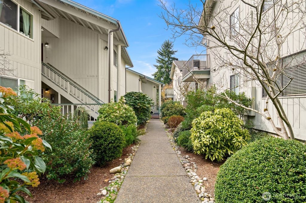 Photo of 18003 108th Avenue NE #B2, Bothell, WA 98011 (MLS # 2485895)