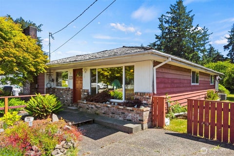 Photo of 221 W Hunley AVE, Westport, WA 98595 (MLS # 2540591)