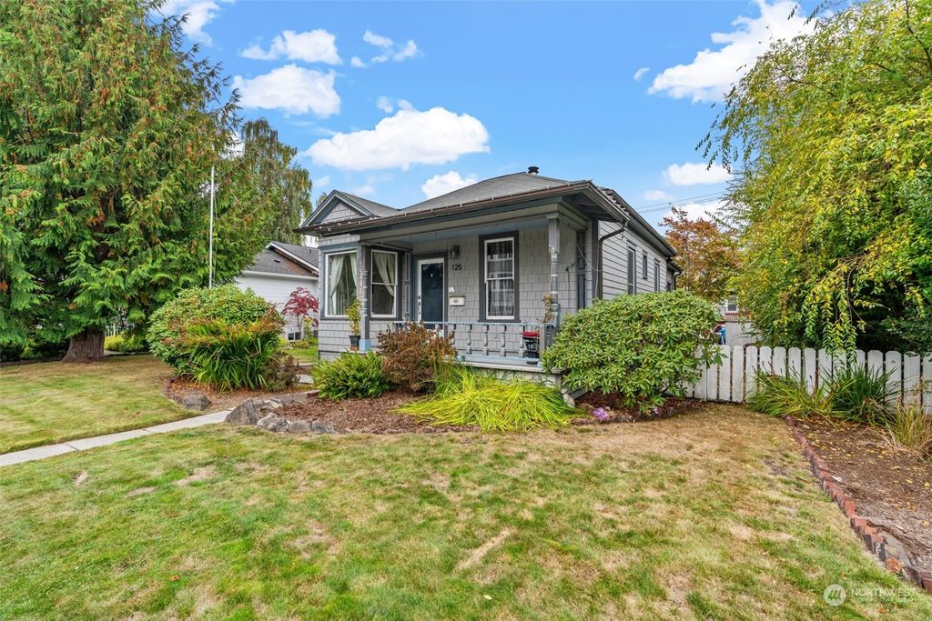 Photo of 125 3rd Avenue N, Edmonds, WA 98020 (MLS # 2003595)