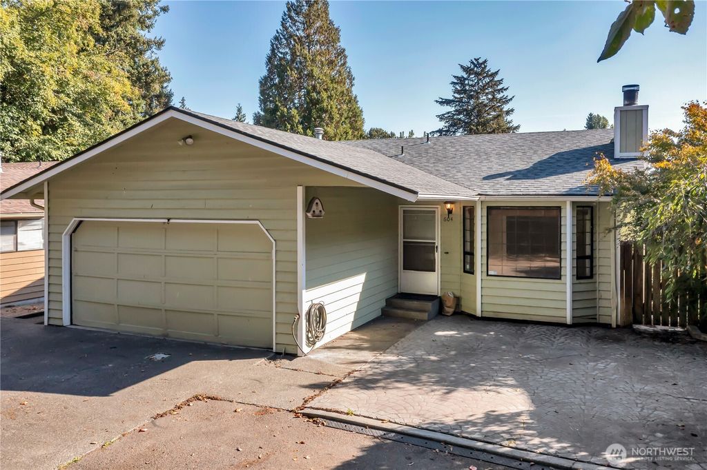 Photo of 604 S 208th St. St, Des Moines, WA 98198 (MLS # 2443140)