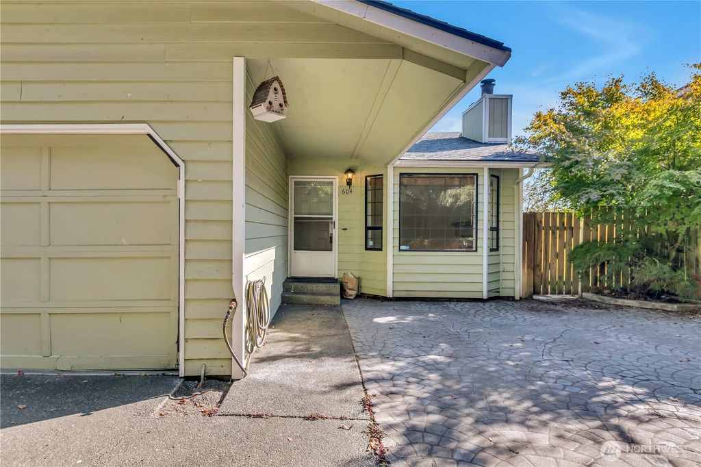 Photo of 604 S 208th St. St, Des Moines, WA 98198 (MLS # 2443140)