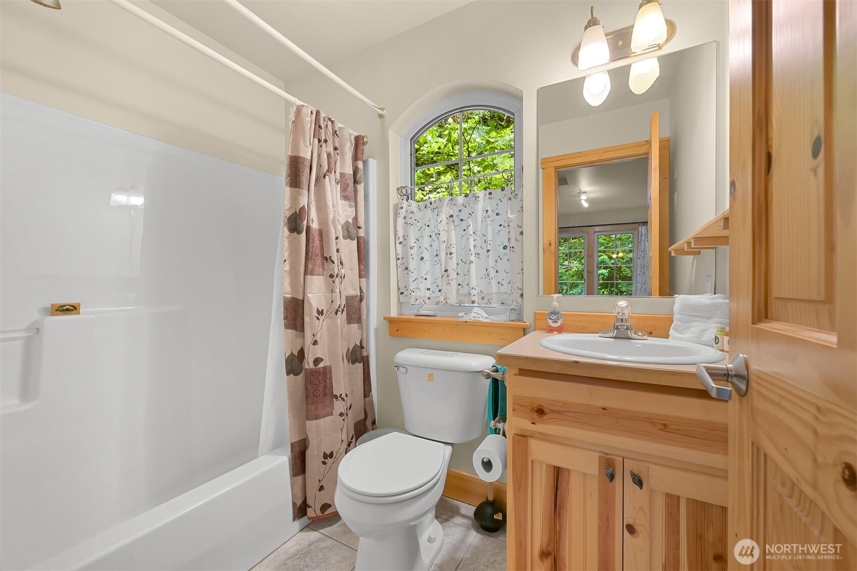 Deming, Washington 98244, United States, 2 Bedrooms Bedrooms, ,2 BathroomsBathrooms,Residential,Active,135779