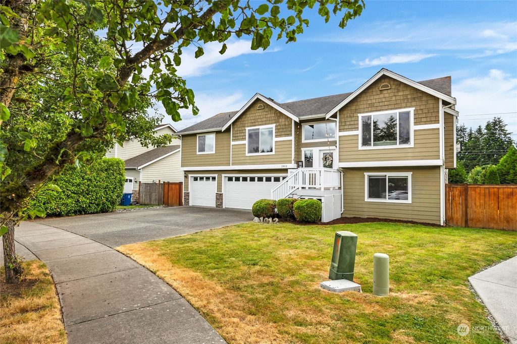 Photo of 1012 Grant Place, Snohomish, WA 98290 (MLS # 2271094)