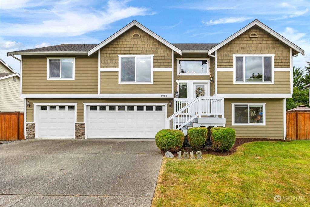 Photo of 1012 Grant Place, Snohomish, WA 98290 (MLS # 2271094)