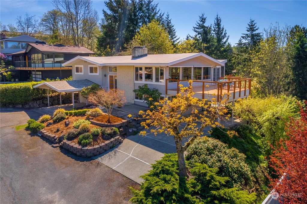 Photo of 1431 SW 137th Street, Burien, WA 98166 (MLS # 2062412)