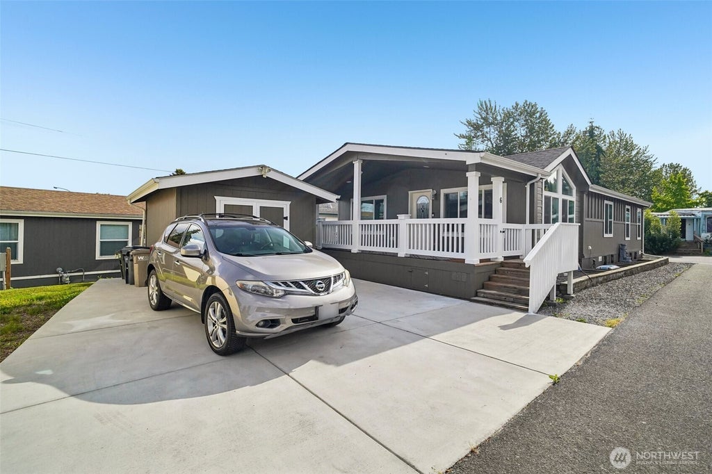 Photo of 14322 Admiralty Way WAY #6, Lynnwood, WA 98087 (MLS # 2536165)