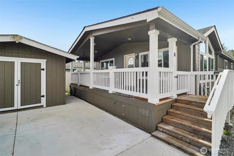 Photo of 14322 Admiralty Way WAY #6, Lynnwood, WA 98087 (MLS # 2536165)