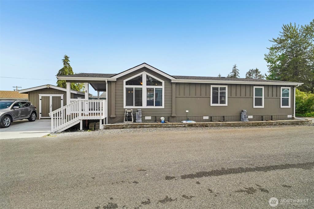 Photo of 14322 Admiralty Way WAY #6, Lynnwood, WA 98087 (MLS # 2536165)