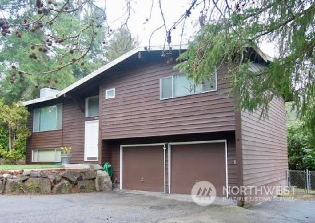 Photo of 16112 NE 57th Street, Redmond, WA 98052 (MLS # 2047611)