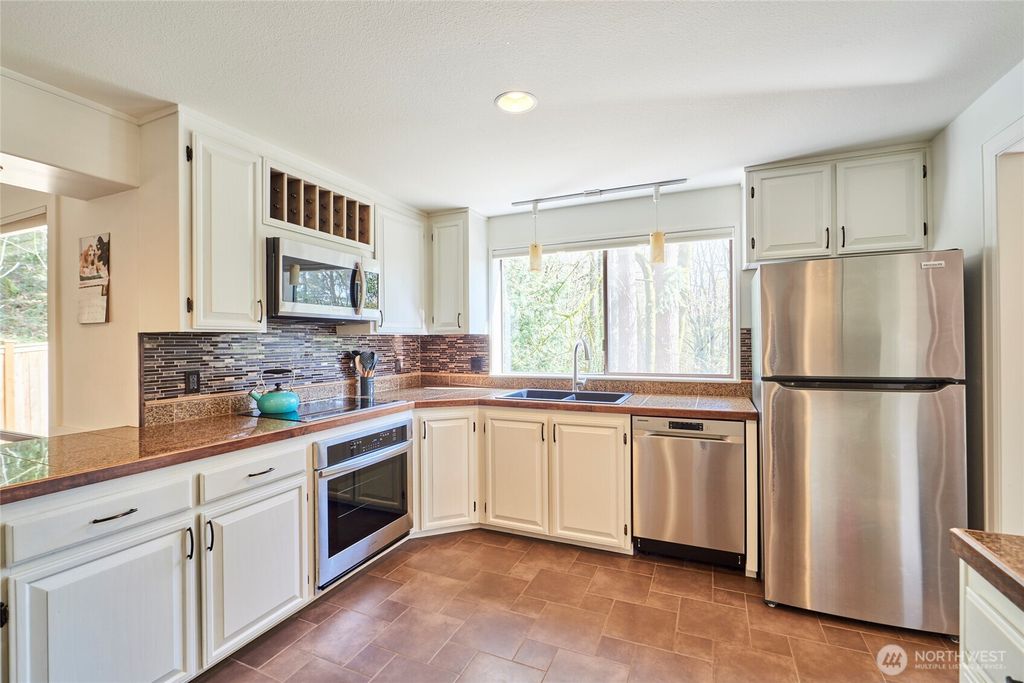 Photo of 15028 245th Avenue SE, Issaquah, WA 98027 (MLS # 2508223)