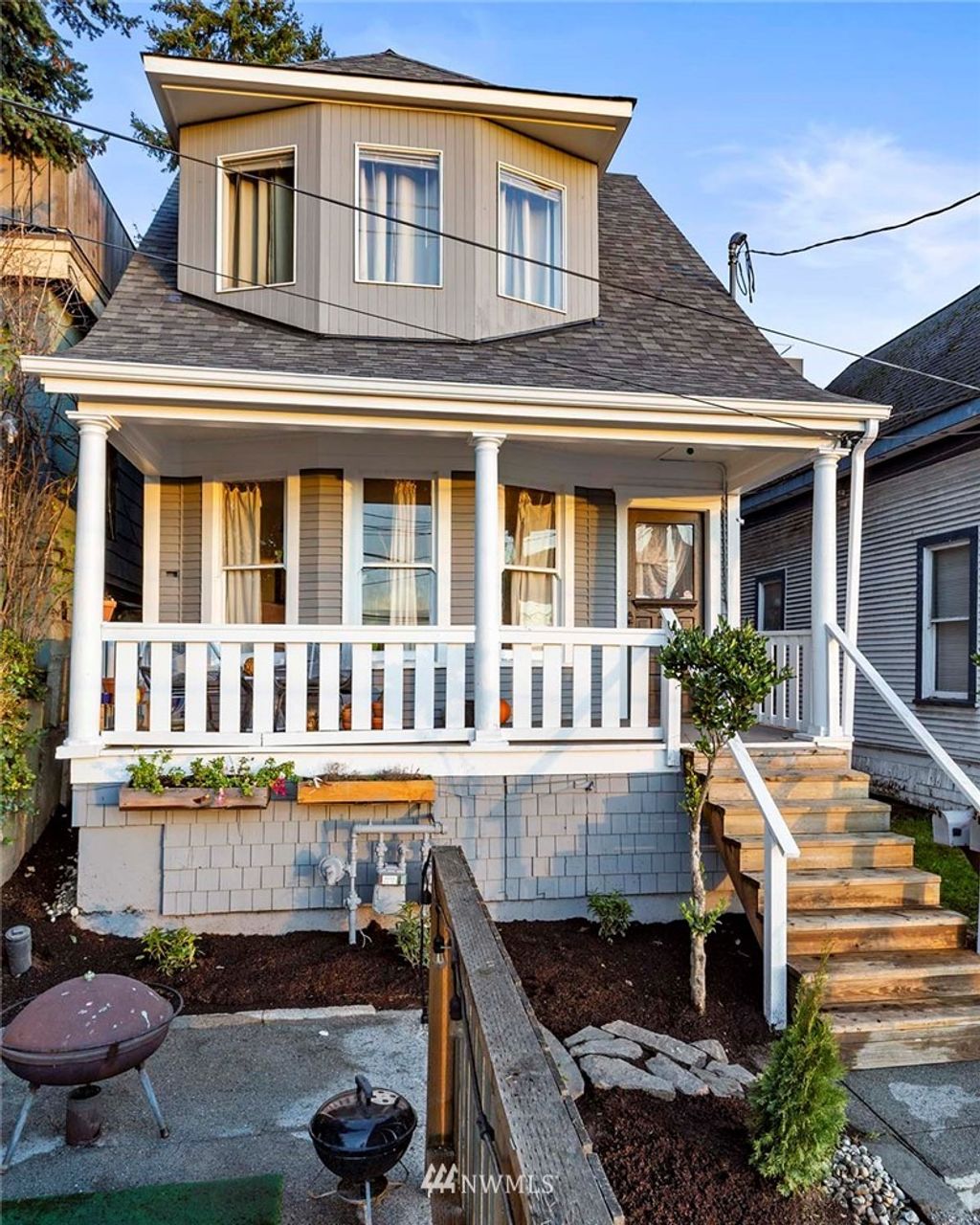 Photo of 2252 15th Avenue W, Seattle, WA 98119 (MLS # 1885462)