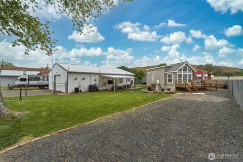 Photo of 303 Main Street, Starbuck, WA 99359 (MLS # 2525553)