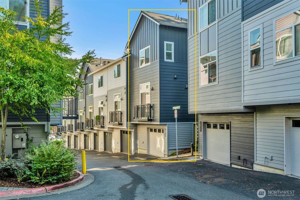Photo of 2131 NW Moraine Place, Issaquah, WA 98027 (MLS # 2438066)