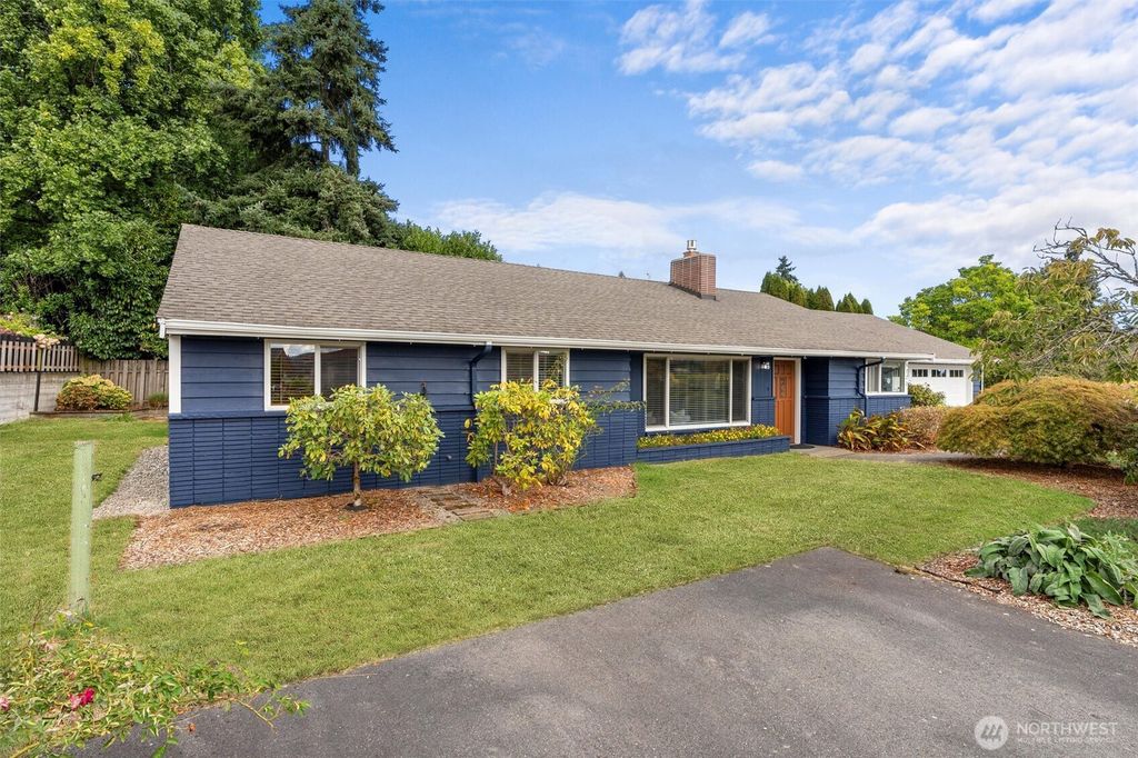 Photo of 5722 NE 182nd Street, Kenmore, WA 98028 (MLS # 2437169)
