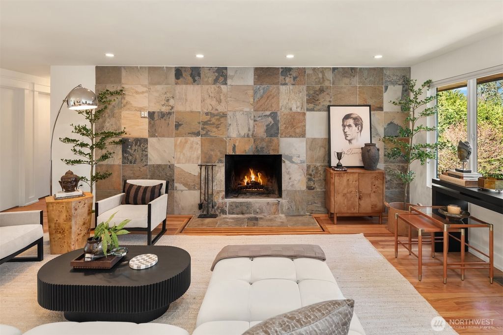 Photo of 11544 24th Avenue NE, Seattle, WA 98125 (MLS # 2499480)