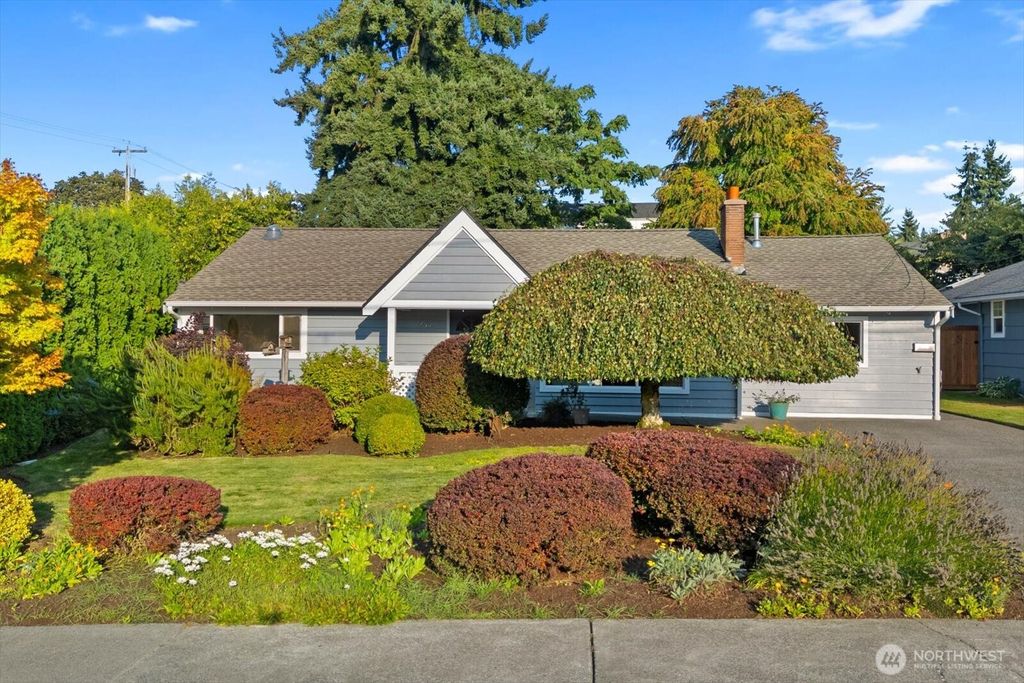 Photo of 912 7th Avenue N, Edmonds, WA 98020 (MLS # 2412754)