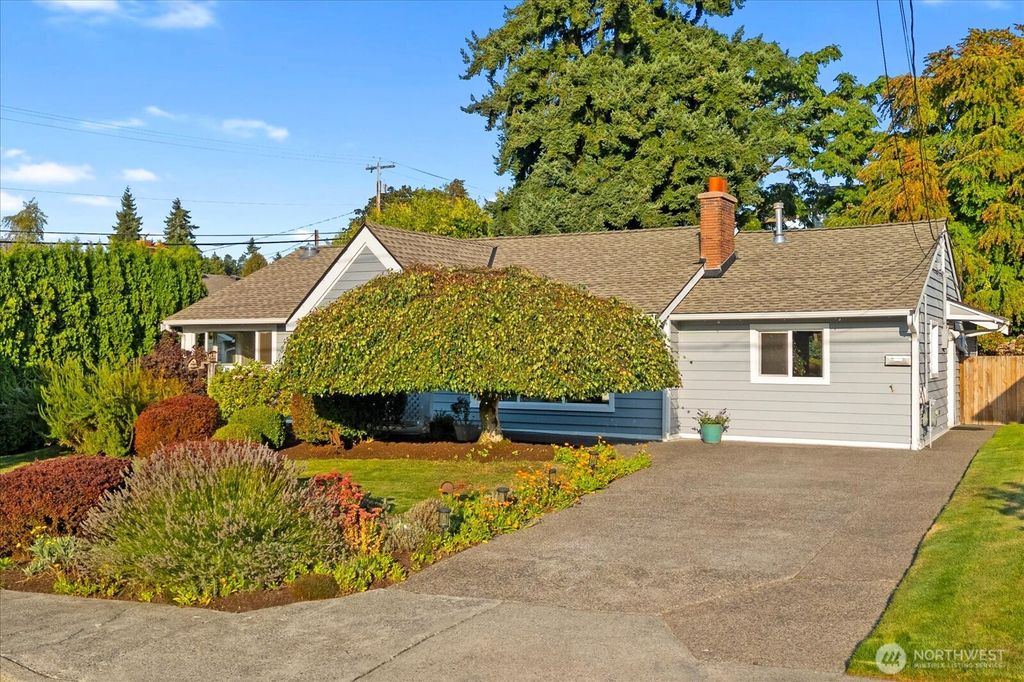 Photo of 912 7th Avenue N, Edmonds, WA 98020 (MLS # 2412754)